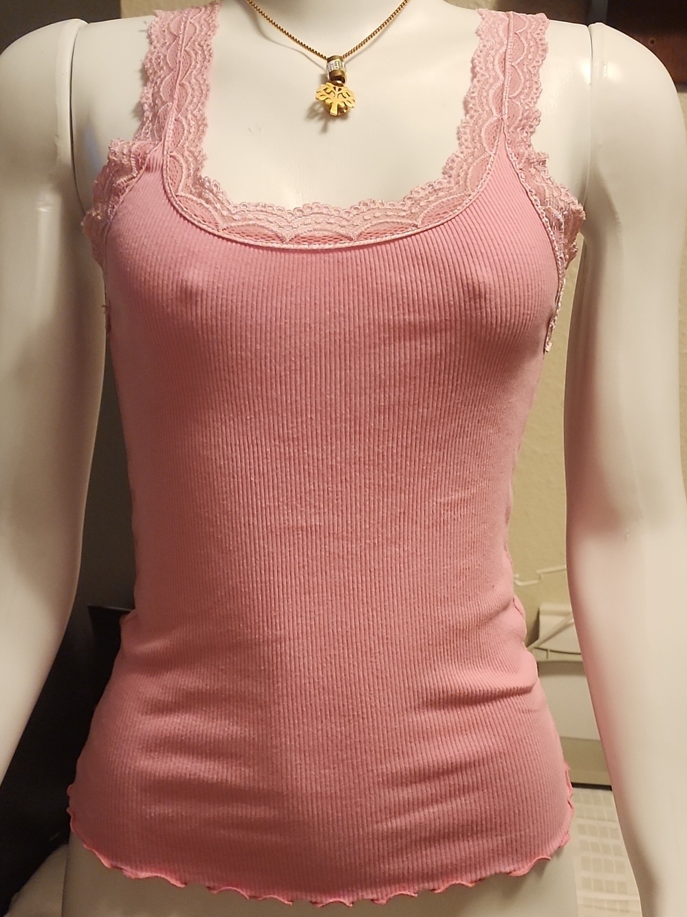 Isabella Rodriguez Pink Lace-Trim Ribbed Camisole